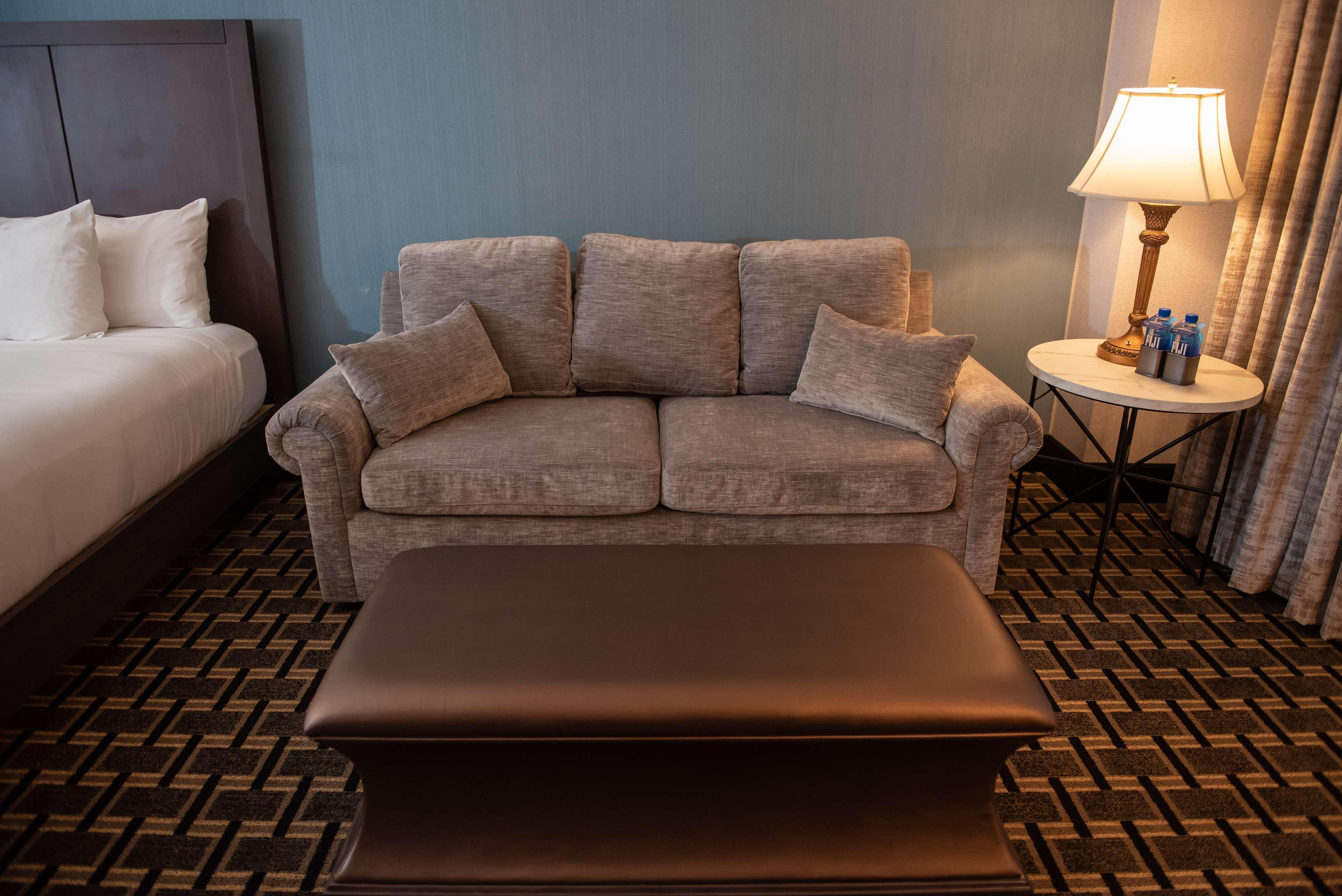 Hotel At The Colonnade - A Doubletree By Hilton