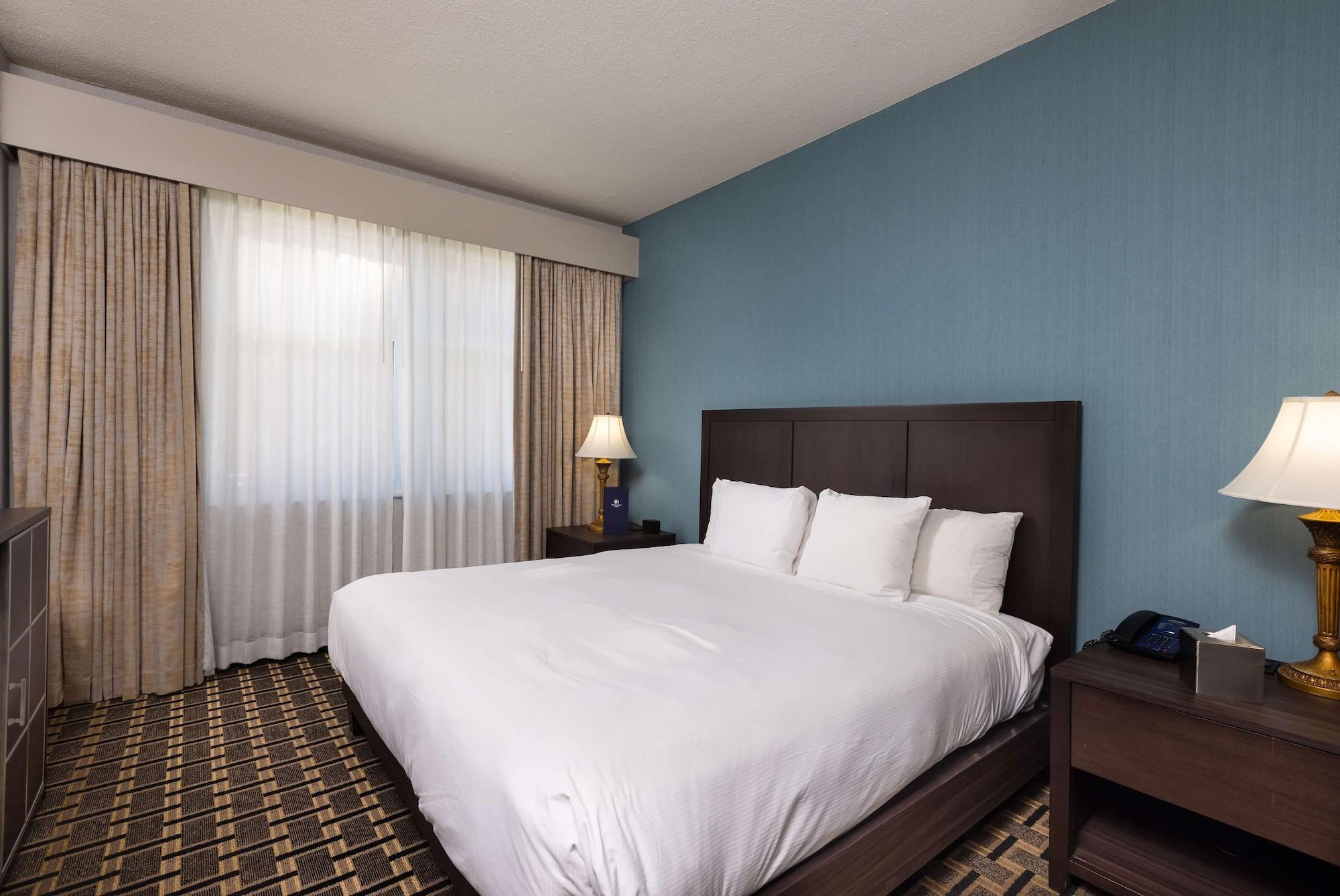 At The Colonnade - A Doubletree By Hilton