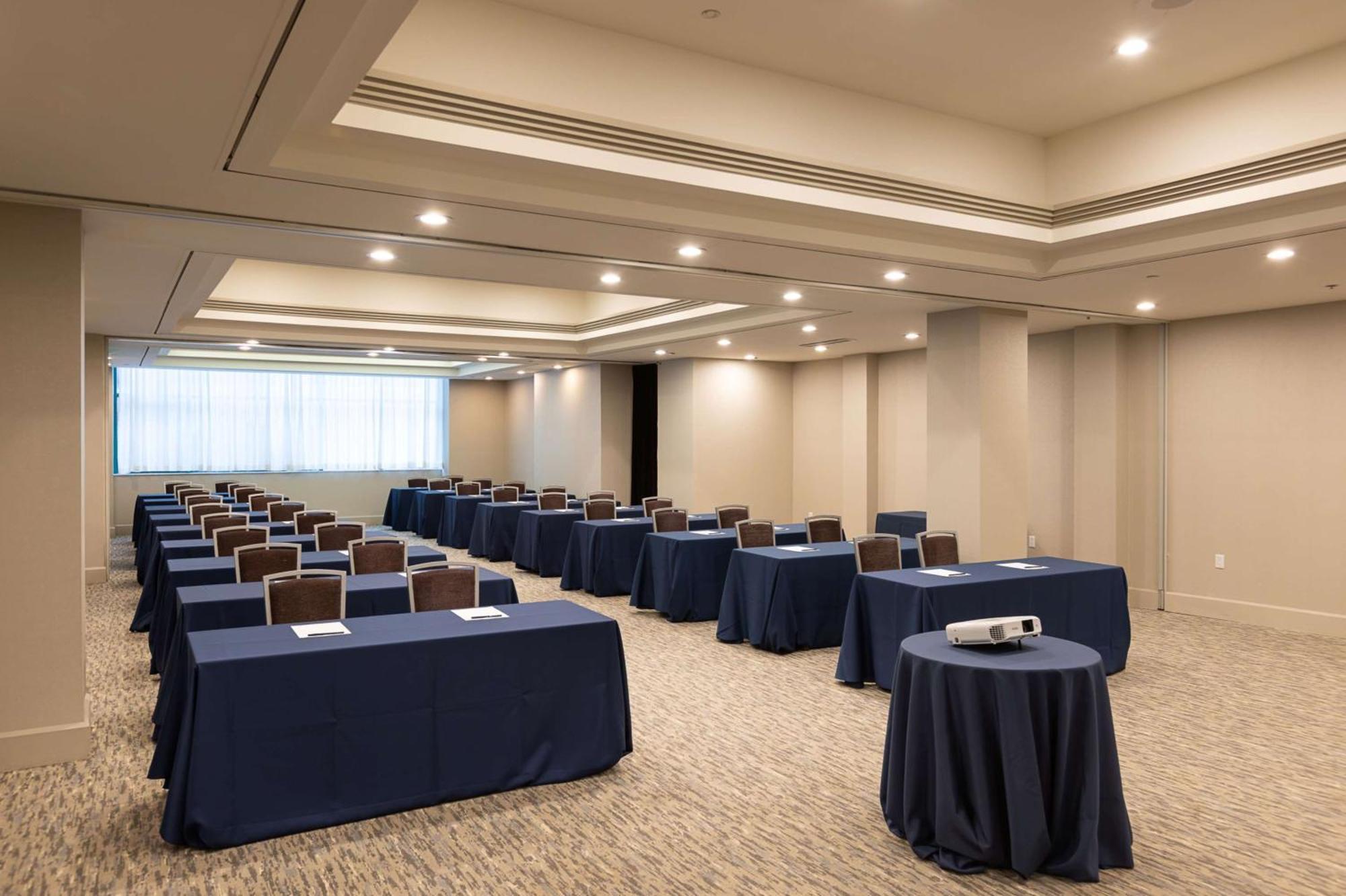 Hotel At The Colonnade - A Doubletree By Hilton 4*