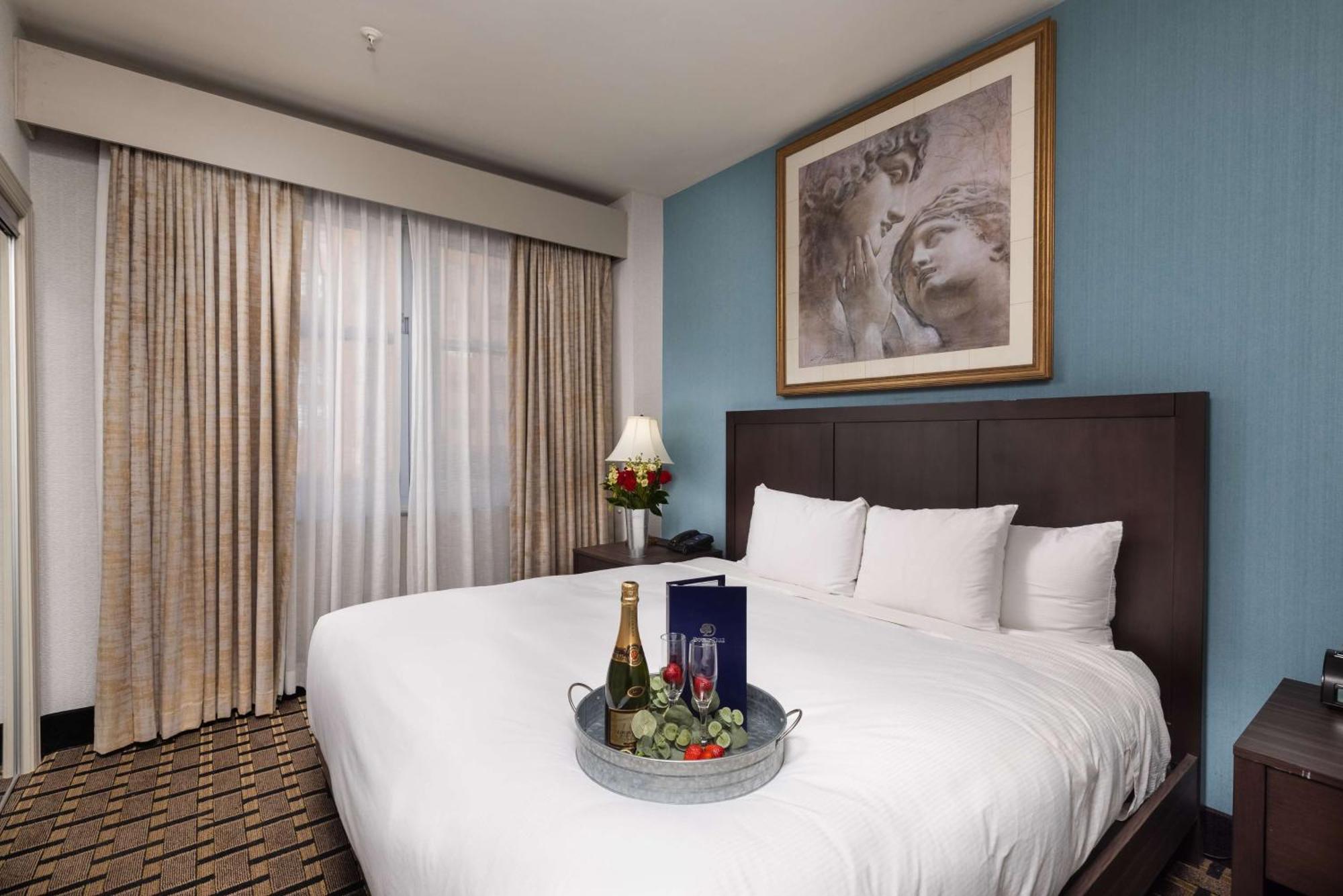 At The Colonnade - A Doubletree By Hilton 4* Baltimore