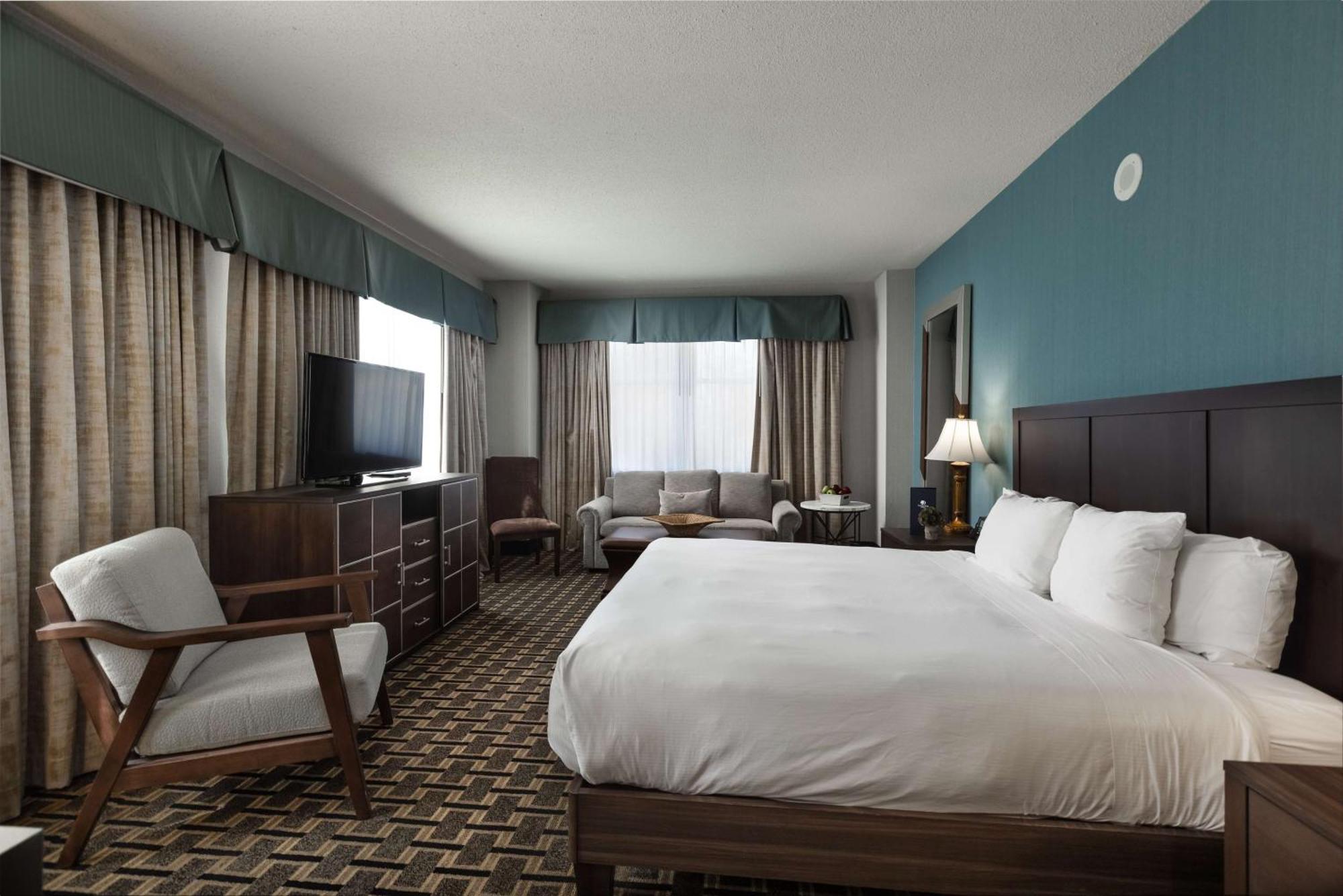 At The Colonnade - A Doubletree By Hilton