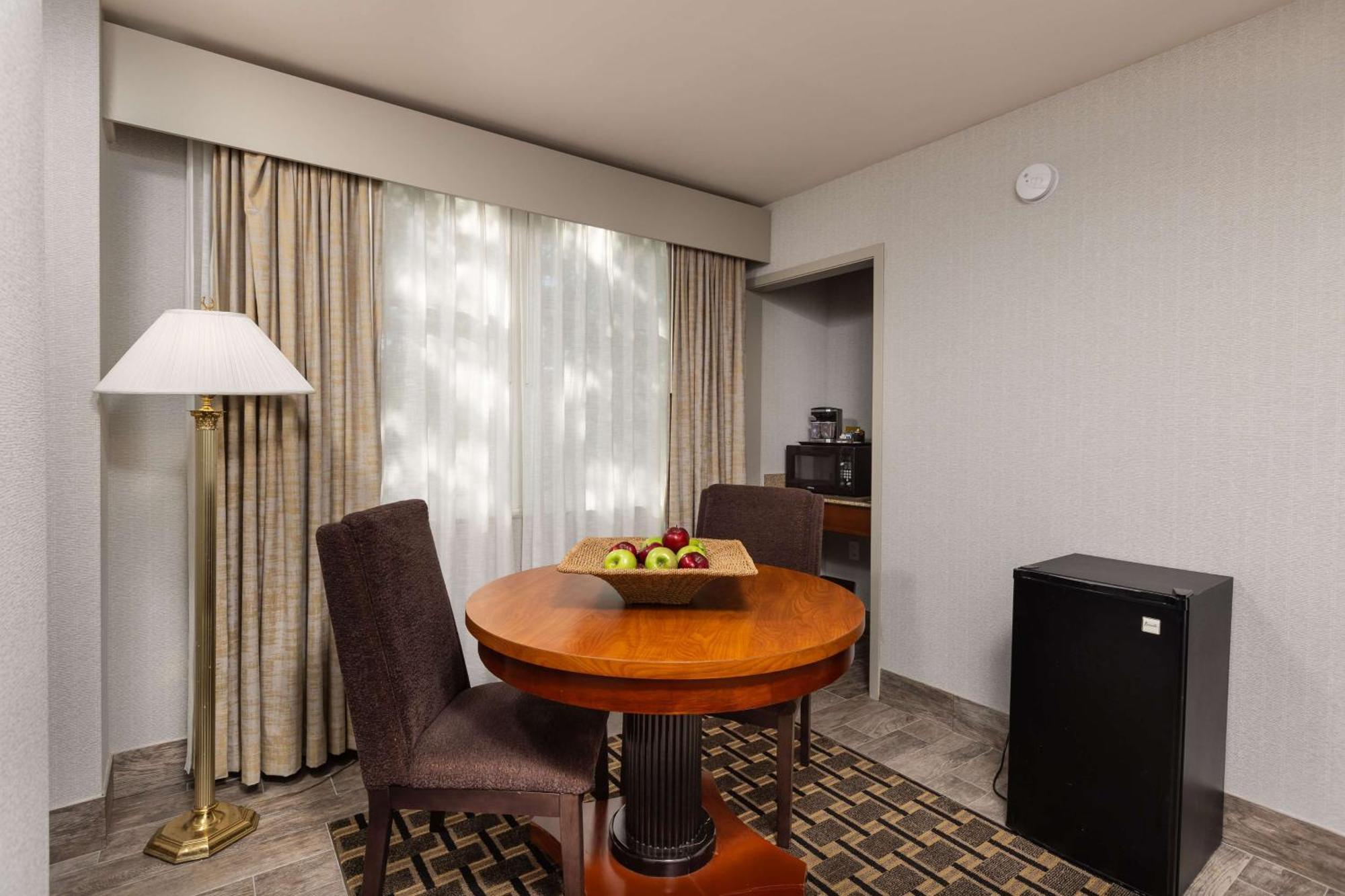 At The Colonnade - A Doubletree By Hilton 4* Baltimore
