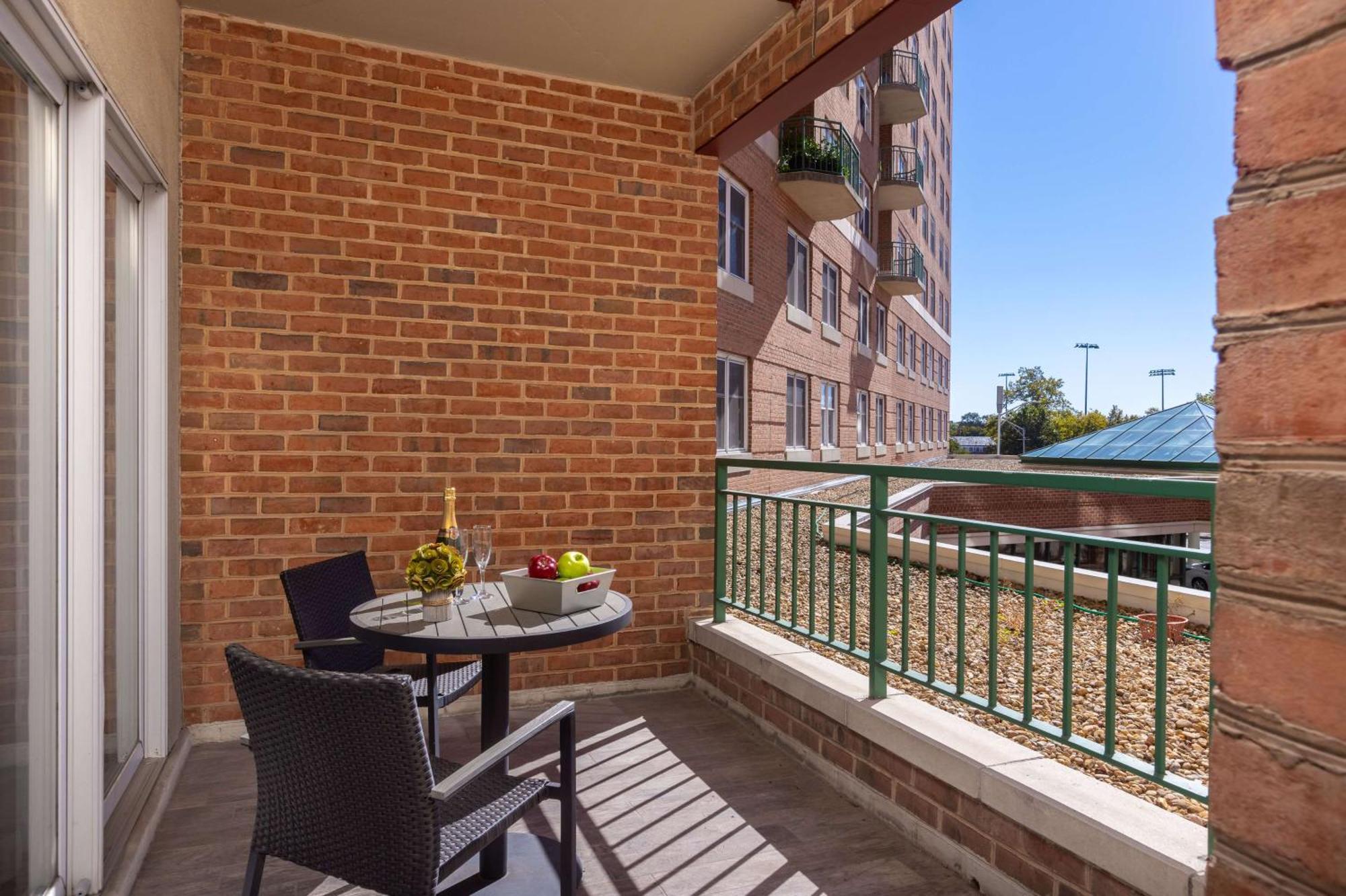 At The Colonnade - A Doubletree By Hilton Hotel