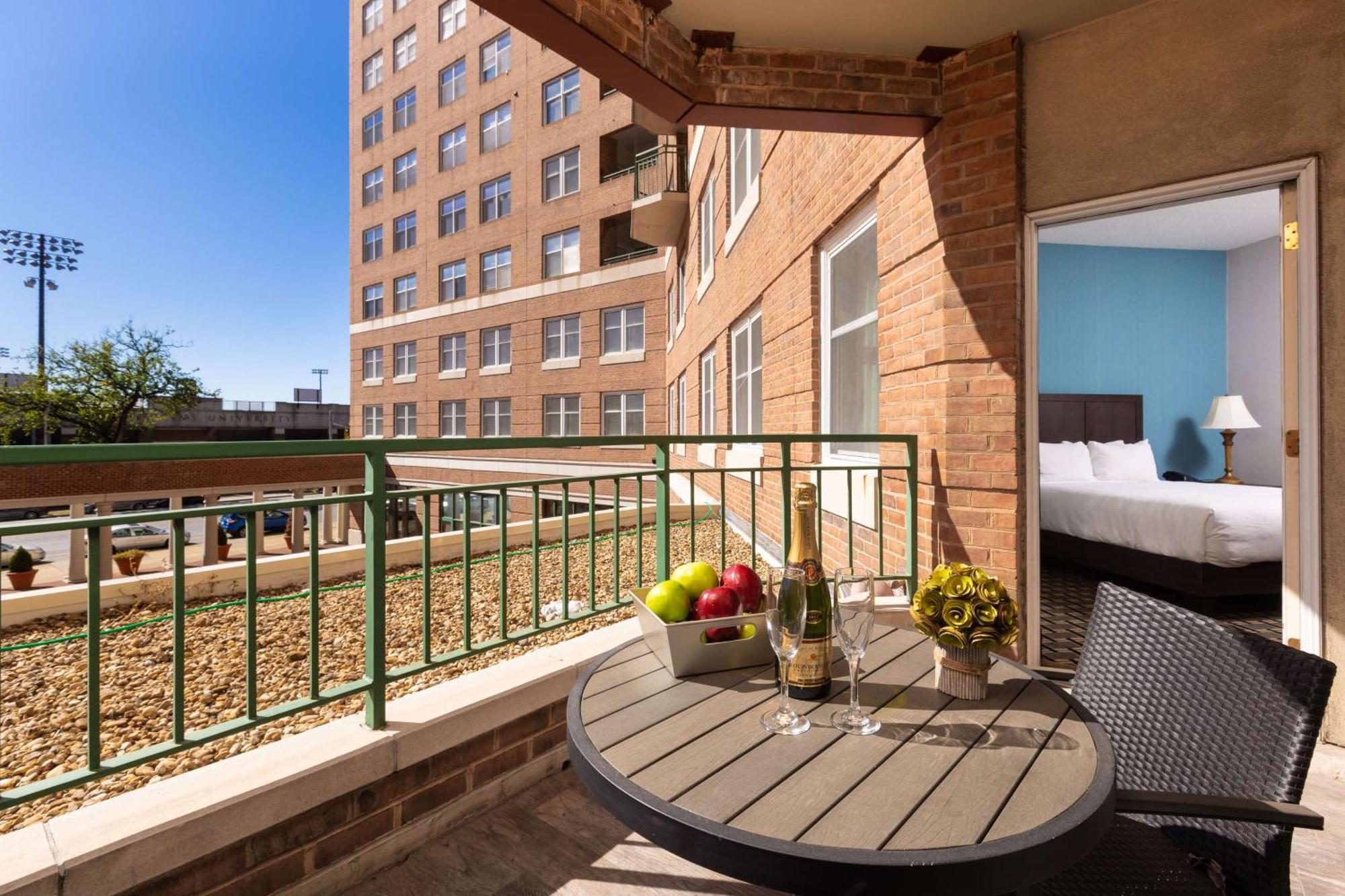 At The Colonnade - A Doubletree By Hilton 4*